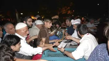 Demokrasi Nöbeti Tutan 3 Bin Kişiye Yemek İkramı