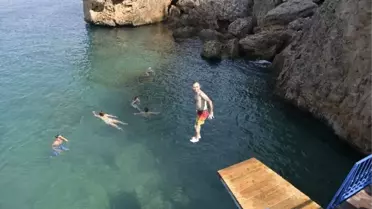 Falezlerdeki Ahşap Halk Plajına Yoğun İlgi