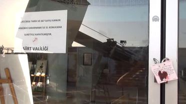 Fetö ile Bağlantılı Okulun Tabelası Söküldü- Siirt