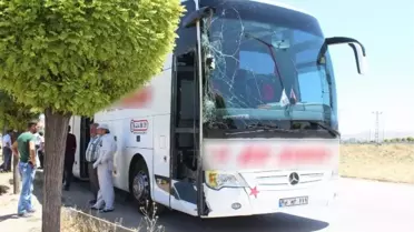 Sivas'ta Yolcu Otobüsü ile Traktör Çarpıştı: 4 Yaralı