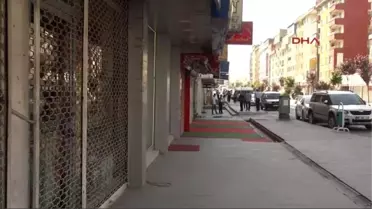 Hakkari İlçe Yapılma Kararını Protesto Eden Hakkarili Esnafı Kepenk Açmadı