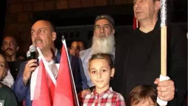 Iğdırlılar Darbe Girişimine Karşı Meşale Bayraklarla Yürüdüler