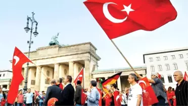 Avrupa, Türkiye'yi Gözden mi Çıkardı; Örnek Müslüman Ülke Algısı Değişiyor mu.