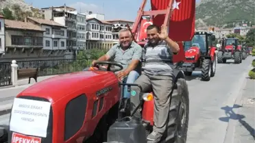 Amasyalı Çiftçilerden Darbe Girişimine Traktörlü Protesto