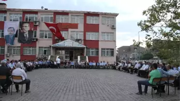 Muradiye'de Demokrasi Nöbeti Devam Ediyor