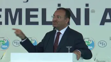 Bozdağ: 'Emin Olun, Darbe Başarılı Olsaydı Zil Takıp Oynayacaklardı'