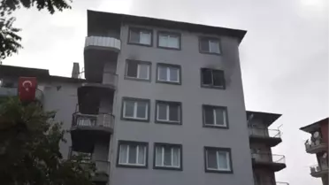 Yıldırım İsabet Eden Evde Yangın Çıktı