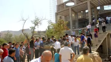 Mardin'de Cami İnşaatı Çöktü: 5 Yaralı