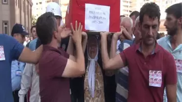 Şehit Polisler Törenle Uğurlandı; Küçük Utku'nun Annesi, 'İkisini Bir Koyun Ne Olur, Benim Yavrum...