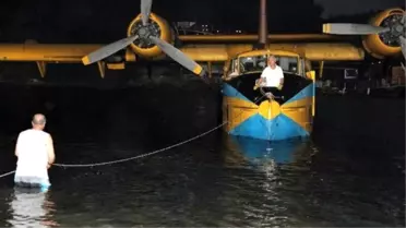 Yangın Söndürme Uçağı, Denizin Ortasında Kaldı