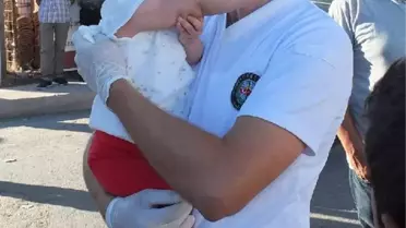 Kazanın Şokuyla Ağlayan Küçük Kızları Polis Sakinleştirdi