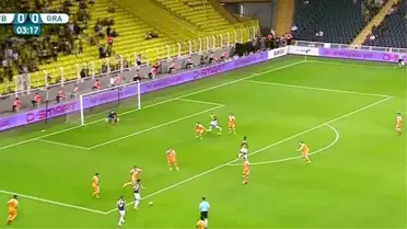 Fenerbahçe, 4. Dakikada Aatıf Chahechouhe'nin Golüyle 1-0 Öne Geçti