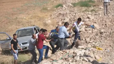 Otomobil Şarampole Devrildi, Sürücüsü Yaralandı