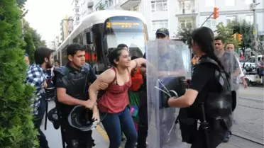 Özgür Gündem'in Kapatılmasını Protesto Eden Hdp İl Başkanı ile Birlikte 11 Kişiye Gözaltı