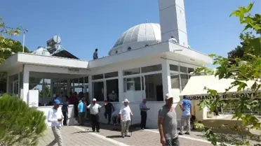 Burhaniye Ören'de Vatandaş Yeni Cami İstiyor
