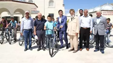 Yozgatlı Hayırsever İş Adamı Bilal Şahin Hafızlık Eğitimi Alan Öğrencilerine Bisiklet Hediye Etti