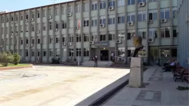 Hakim ve Savcılar Tutuklandı, Adliye Dilekçe Yağmuruna Tutuldu