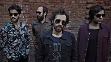 Adamlar - Müzik Boğaz'dan Gelir