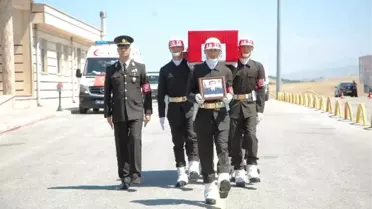Şehit Üsteğmen Gözyaşları Arasında Toprağa Verildi