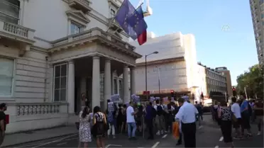 Fransa'daki Tesettür Mayo Yasağı Protesto Edildi