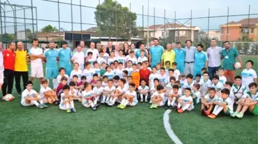 Minikler Futbol Şenliği'ne Renkli Açılış