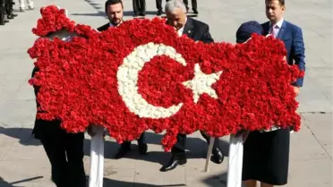 Tokat'ta 3 Partinin Birlikte Çelenk Koyduğu Törende Şiir Krizi