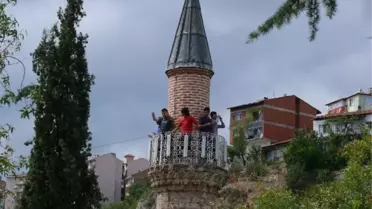 624 Yıllık Tarihi Caminin Minaresinde Selfie Çılgınlığı