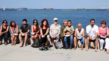 Yitirilen 2 Bin Hayat İçin Ege Denizi'ne 2 Bin Kayık Bıraktı