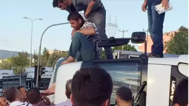 Virajı Alamayan Sac Yüklü Tır Devrildi: 1 Yaralı