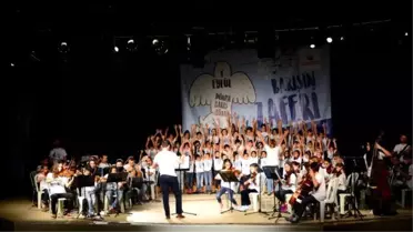 Kadıköy'de Çocuklar 'BARIŞ' İçin Şarkılar Söyledi