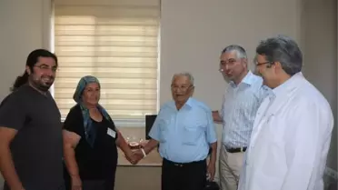 50. Evlilik Yıldönümlerini Hastanede Kutladılar