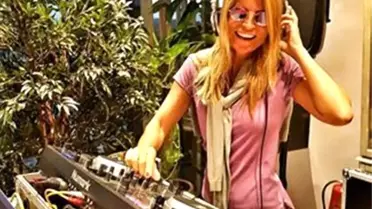 Bodrum Havaalanı Dj Kabininde Ece Vahapoğlu Sürprizi