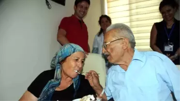 Evlilik Yıl Dönümlerini Hastanede Kutladılar