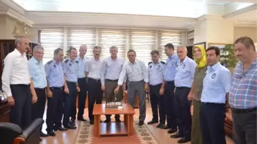Başkan Sarıalioğlu'ndan Zabıtalara Pastalı Kutlama