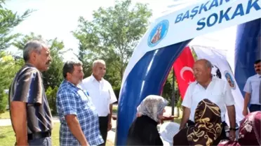 Başkanlık Odasını Sokağa Taşıdı