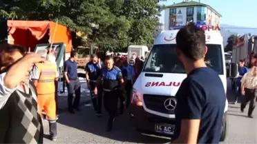 Bolu - Kamyon Otobüs Durağına Daldı: 2 Yaralı