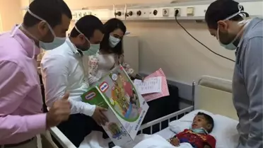 AK Parti'li Gençlerden Hastanedeki Çocuklara Bayramlık