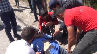 İnşaat İşçilerini Taşıyan Minibüs Devrildi: 5 Yaralı - Erzurum