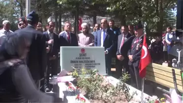 Stk'lardan Şehit Halisdemir'in Kabrine Ziyaret