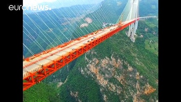 Çin Dünyanın En Yüksek Köprüsünü Tamamladı