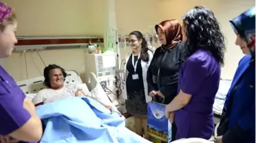 Vali Eşi Hacer Özefe, Diyaliz Hastaları ve Şehit Ailelerine Bayram Ziyaretinde Bulundu