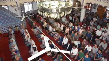 Başkan Çelik Bayram Namazını Halıtlı'da Kıldı