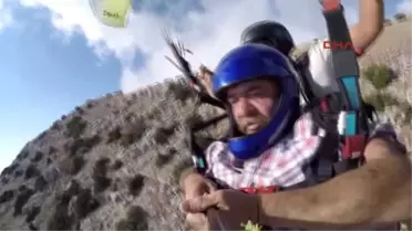 Fethiye Oyuncu Yakup Yavru Fethiye'de Yamaç Paraşütüyle Uçtu