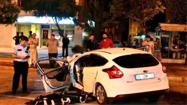 Adana'da Otomobil Ağaca Çarptı: 1 Ölü, 1 Yaralı