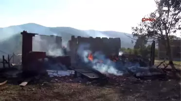 Sinop'un Erfelek İlçesi'nde İki Ev Kül Oldu