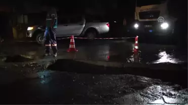 Ankara'da Yağış Sonrası Yol Çöktü