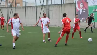 Futbolun Efsaneleri Bandırma'da Mahkumlarla Maç Yaptı