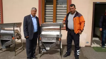 Keles Belediyesinden Vatandaşa Salça Makinesi