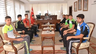 Vali, Boks Şampiyonlarını Kabul Etti