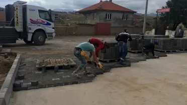 Emirdağ'da Parke Çalışmaları Sürüyor
